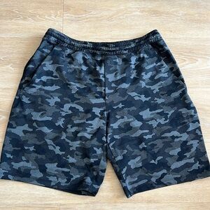 Lululemon Men’s Pace Breaker Lined Short 9” Size: Large